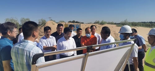 榆林市委副書記張勝利蒞臨陜煤建設路橋分公司靖神鐵路項目指導調研征拆工作