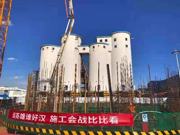 陜煤建設(shè)銅煤公司第二十一項目部施工的新增汽車裝車倉滑模施工正式拉開序幕