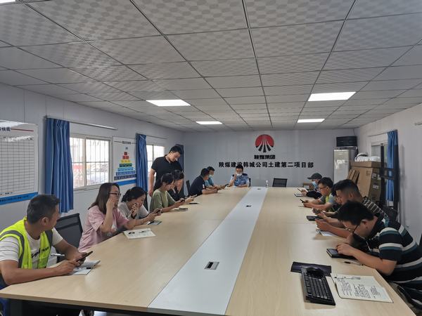 陜煤建設(shè)韓城分公司土建二項(xiàng)目部開(kāi)展“警企攜手，全民反詐”宣傳活動(dòng)