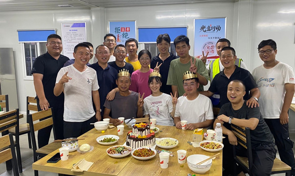 陜煤建設(shè)咸陽(yáng)分公司項(xiàng)目部集體過(guò)生日，親情化管理“放光芒”
