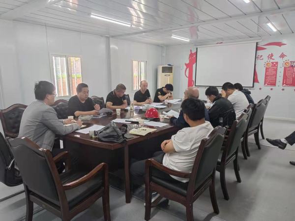 陜煤建設(shè)銅煤公司延安項目部承建的金延安藝術(shù)幼兒培訓(xùn)中心順利通過主體驗收