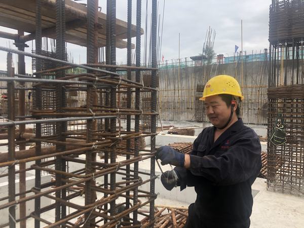 按下快門，定格建設(shè)施工一線最美身影