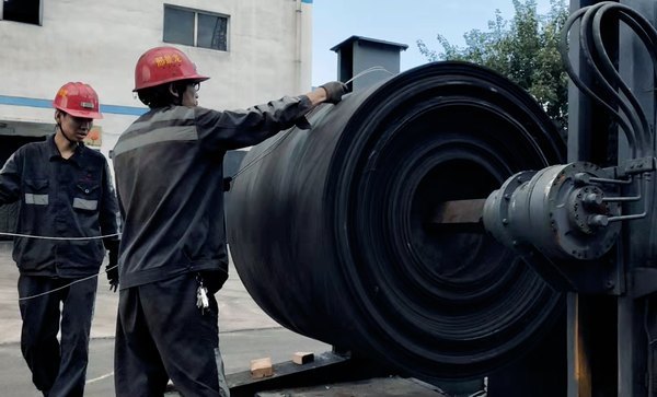 陜煤建設洗選煤運營公司澄合山陽運營項目部：分秒必爭，奮戰(zhàn)檢修慶祖國華誕