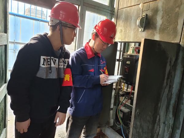  陜煤建設(shè)韓城分公司安裝四項(xiàng)目部開(kāi)展共筑“安全線”共護(hù)“幸福家”主題團(tuán)日活動(dòng)