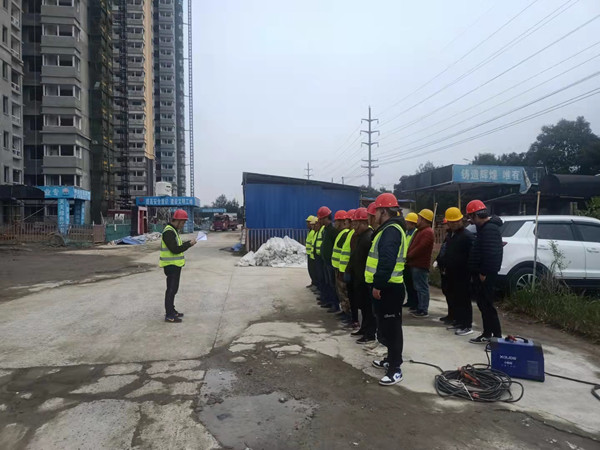 陜煤建設(shè)咸陽(yáng)分公司第五項(xiàng)目部積極開(kāi)展觸電應(yīng)急演練