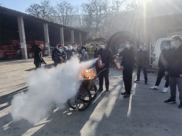 陜煤建設(shè)設(shè)備租賃中心組織開(kāi)展“防火”專項(xiàng)應(yīng)急演練