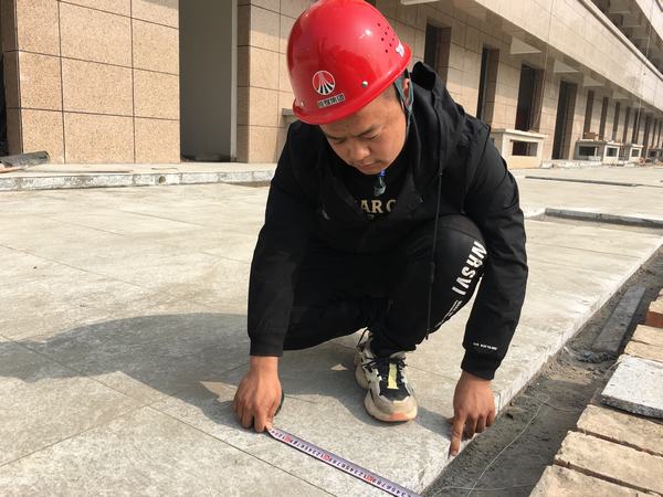 奉獻(xiàn)不言苦，追求無止境