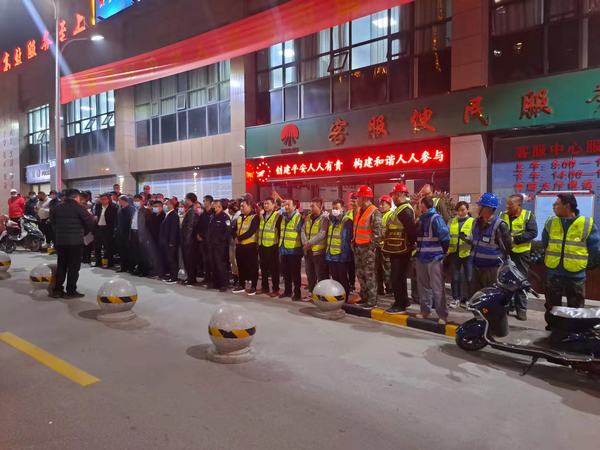 陜煤建設(shè)銅煤公司第二十三項(xiàng)目部入戶測(cè)溫讓“為群眾辦實(shí)事”有溫度有熱度