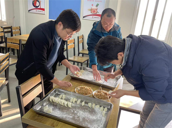 堅(jiān)守項(xiàng)目現(xiàn)場(chǎng)，別樣溫暖瞬間