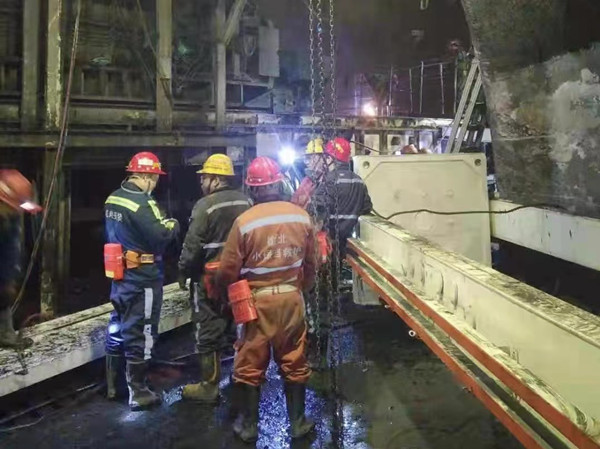 陜煤建設(shè)機(jī)電安裝公司小保當(dāng)項(xiàng)目部：鏖戰(zhàn)4天完成煤水分離系統(tǒng)安裝任務(wù)