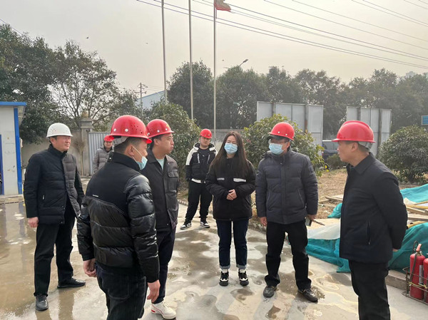 涇陽縣縣委辦公室主任陳龍一行蒞臨陜煤建設咸陽分公司第五項目部復工準備工作