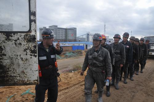 陜煤建設(shè)煤礦運(yùn)營(yíng)服務(wù)分公司：日進(jìn)尺破50米！掘進(jìn)鐵軍回歸