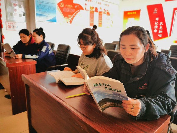 陜煤建設洗選煤運營公司澄合山陽運營項目部：靈巧雙手“剪”出女職工新風采