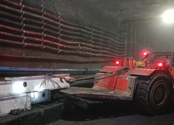 陜煤建設機電安裝公司順利完成曹家灘122108帶式輸送機拆除、回撤工程