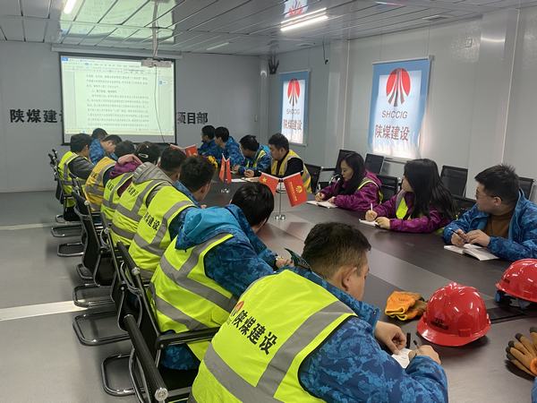 陜煤建設(shè)銅煤公司各基層項(xiàng)目部掀起重溫《民法典》熱潮，共建“法治銅煤”