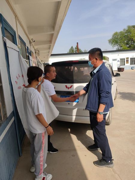 陜煤建設天工公司安裝三部慰問子洲縣馬岔鎮(zhèn)派出所警務人員