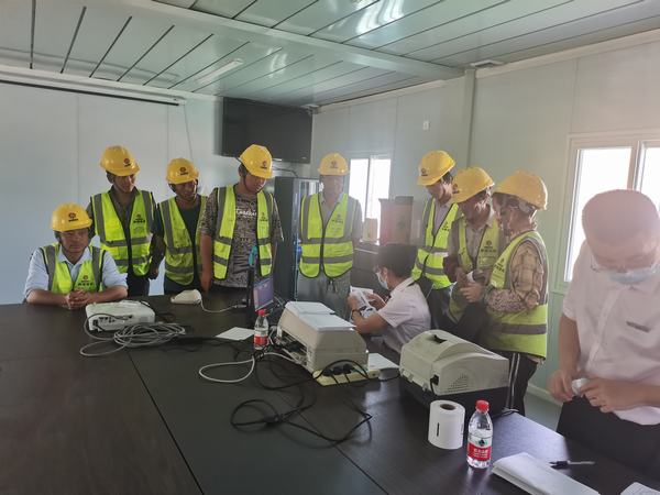 建設(shè)集團(tuán)直屬第七項(xiàng)目部暖心行動解決農(nóng)民工煩“薪”事