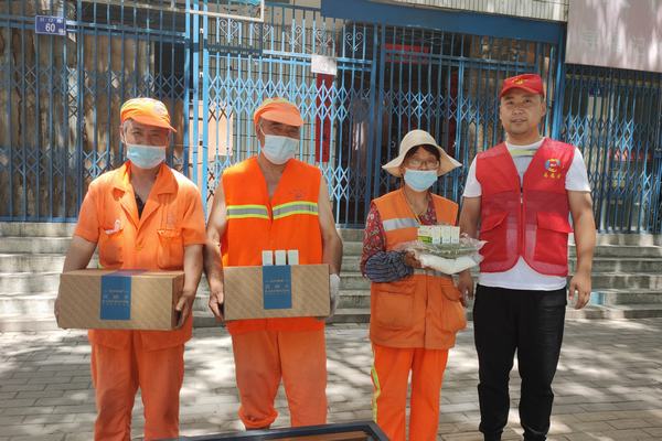 陜煤建設(shè)銅煤公司：開展“送一份關(guān)懷，道一聲辛苦”環(huán)衛(wèi)工慰問活動