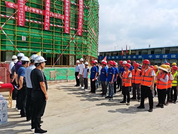 陜煤建設(shè)渭南分公司承建的渭南啟航A、B座工程主體順利封頂