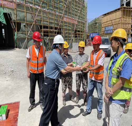 陜煤建設(shè)西北分公司開展“高溫慰問送清涼，情系基層暖人心”活動