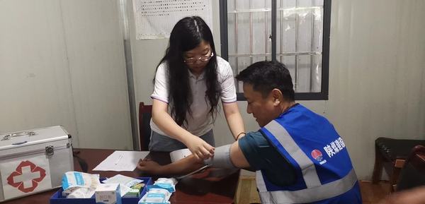 陜煤建設韓城分公司土建四項目部：愛心小藥箱暖到人心里