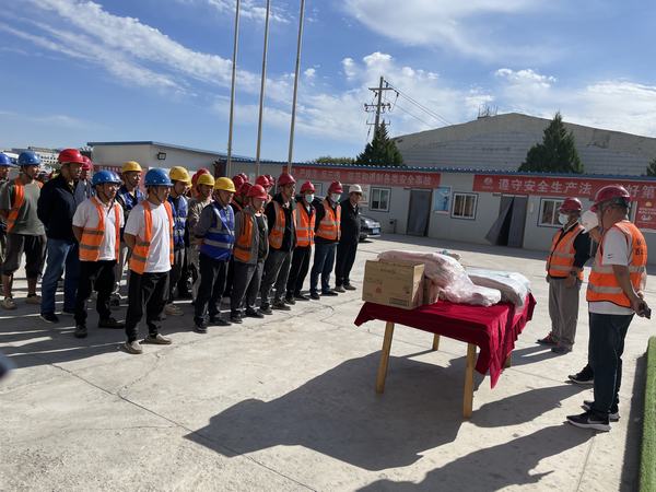 陜煤建設(shè)西北分公司：張掖潤泉瑞苑項目3#、5#、8#住宅樓喜封頂