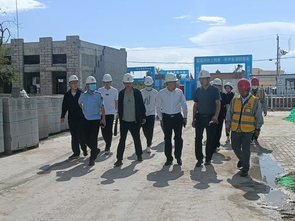 鄂托克旗旗委常委、政府副旗長許瑞峰一行蒞臨陜煤建設(shè)內(nèi)蒙古分公司第二項目部檢查指導(dǎo)工作