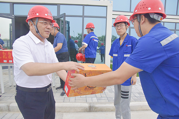 濃濃中秋情  慰問(wèn)暖人心