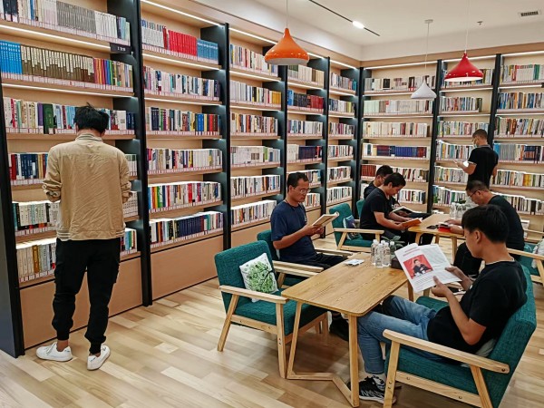 陜煤建設(shè)澄合分公司第十二項(xiàng)目部舉辦“書香潤心靈 閱讀促成長”讀書分享活動