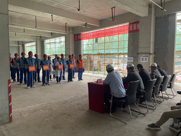 陜煤建設(shè)渭南分公司第一項(xiàng)目部物體打擊應(yīng)急演練在啟航A、B座項(xiàng)目工地展開(kāi)