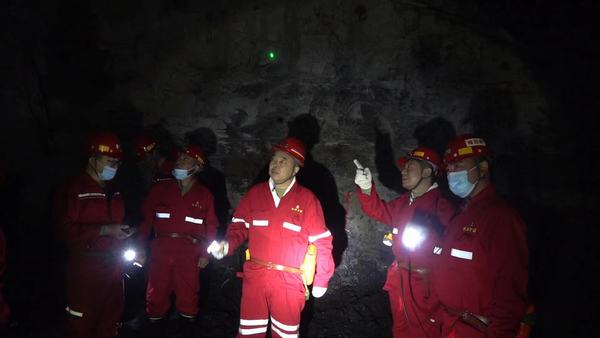 韓城礦業(yè)有限公司董事長張維新前往陜煤建設(shè)礦建二公司第二項目部檢查指導(dǎo)工作