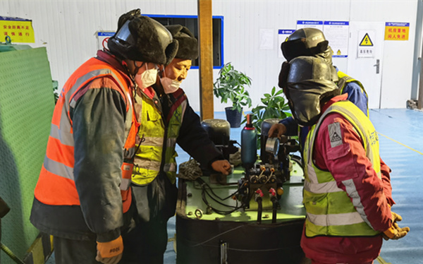 陜煤建設(shè)礦建三公司：緊急搶修！機(jī)電“土專家”上線！