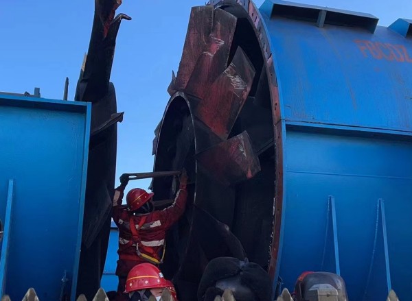 陜煤建設(shè)機(jī)電安裝公司曹家灘項目部更換葉輪“迎風(fēng)而上”