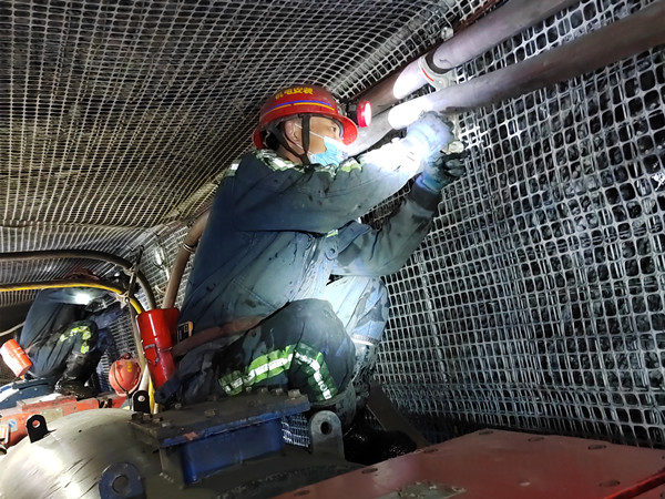 為堅守崗位的機電安裝人點贊！