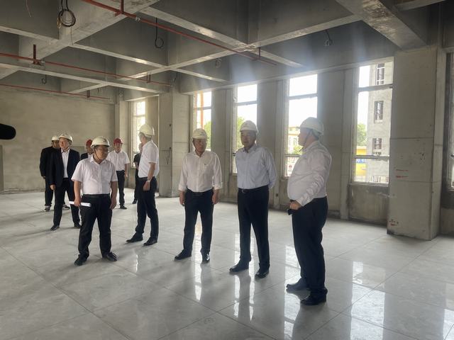 陜西陜煤韓城礦業(yè)有限公司黨委書記、董事長張維新蒞臨陜煤建設(shè)韓城分公司下峪口煤礦調(diào)度指揮綜合辦公樓工程檢查指導(dǎo)工作