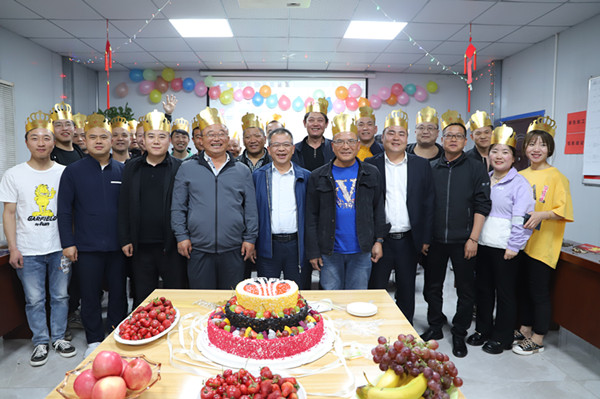 這場集體生日會,氛圍感滿滿！