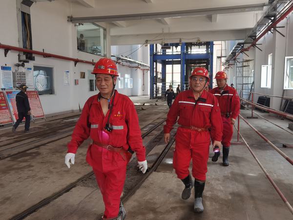 王明智、楊讓順深入陜煤建設礦建二公司王峰項目部檢查指導工作