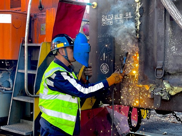 陜煤建設(shè)洗選煤運營公司檸條塔運營項目部： 酷戰(zhàn)三伏天  盛夏綻芳華