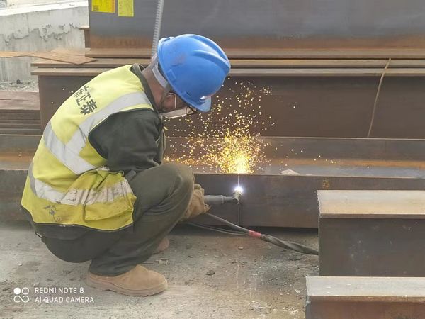 烈日“烤”驗  “署”你最美