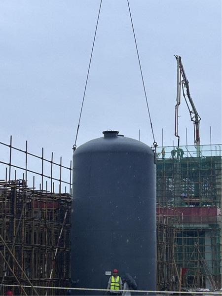 陜煤建設(shè)漢中分公司承建的漢鋼新建中厚板項(xiàng)目首個(gè)高效濁水凈化裝置過(guò)濾罐吊裝圓滿完成