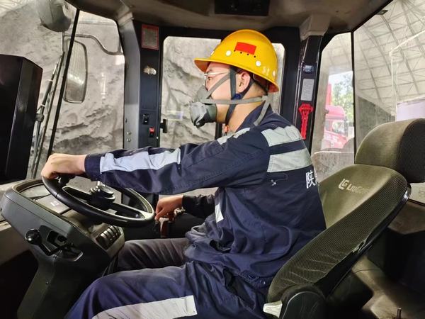 陜煤建設(shè)洗選煤運營公司神渭蒲城運營項目部：高溫下堅守身影“暑”你最美