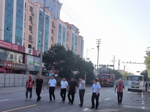 榆林市住建局黨組書記、局長紀磊一行蒞臨上郡北路道路綜合整治提升工程檢查指導(dǎo)工作