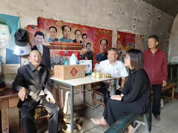 陜煤建設(shè)澄合分公司：初秋送溫暖 愛(ài)心慰孤老