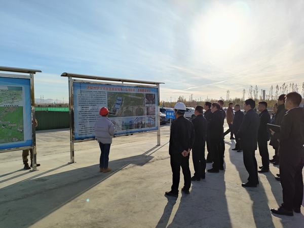 博州黨委副書(shū)記、湖北省援疆工作總指揮方向容蒞臨陜煤建設(shè)天工公司承建的伊寧市煤炭?jī)?chǔ)運(yùn)中心基地建設(shè)項(xiàng)目觀摩調(diào)研