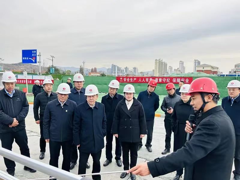 陜煤集團黨委副書記、董事、總經(jīng)理趙福堂視察建設(shè)集團承建的漢陰縣實驗中學(xué)項目