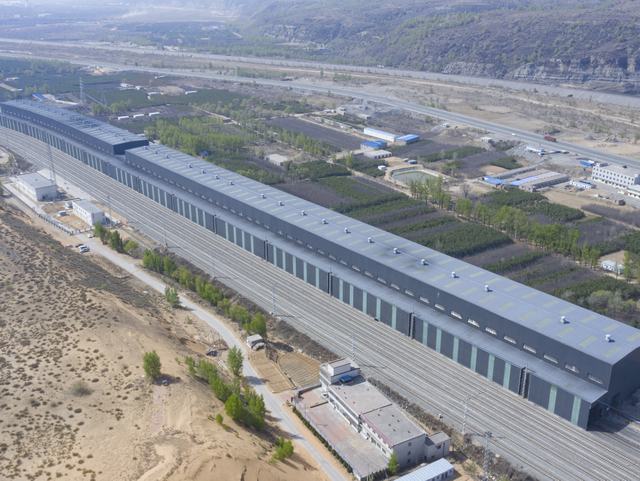 陜煤建設(shè)韓城分公司土建十六項(xiàng)目部承建的府谷縣郭家灣集運(yùn)站儲(chǔ)煤棚EPC項(xiàng)目順利通過(guò)竣工綜合驗(yàn)收