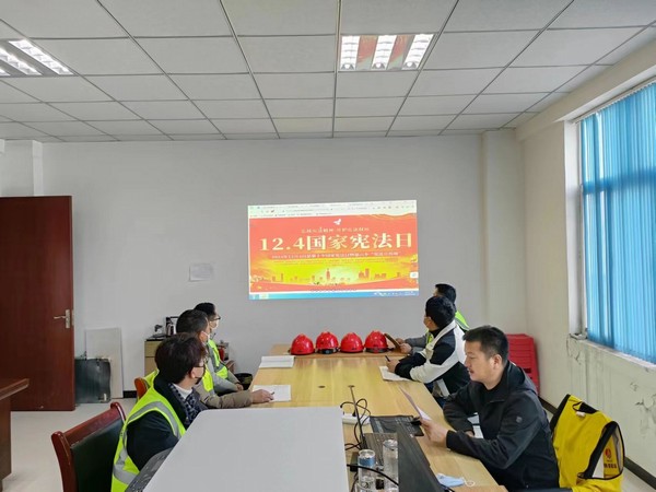 陜煤建設(shè)銅煤公司第九項(xiàng)目部積極開展“憲法宣傳日”普法宣傳活動(dòng)