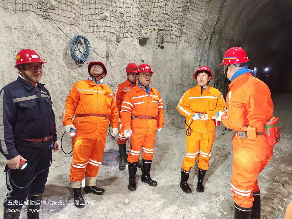 烏海市市長崔景英一行蒞臨五虎山緩坡斜井工程調研指導