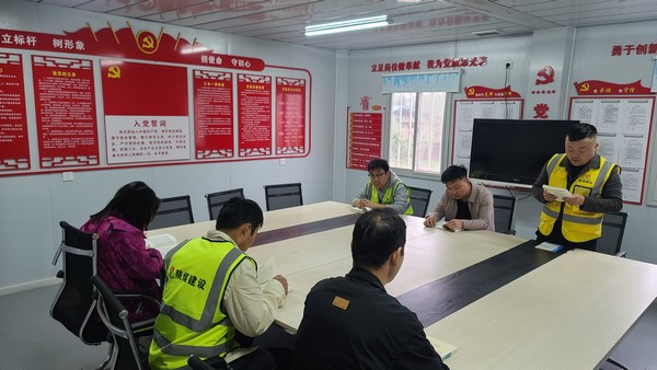 陜煤建設(shè)銅煤公司第一項(xiàng)目部組織“讀經(jīng)典，傳遞青春能量”青年職工主題活動(dòng)