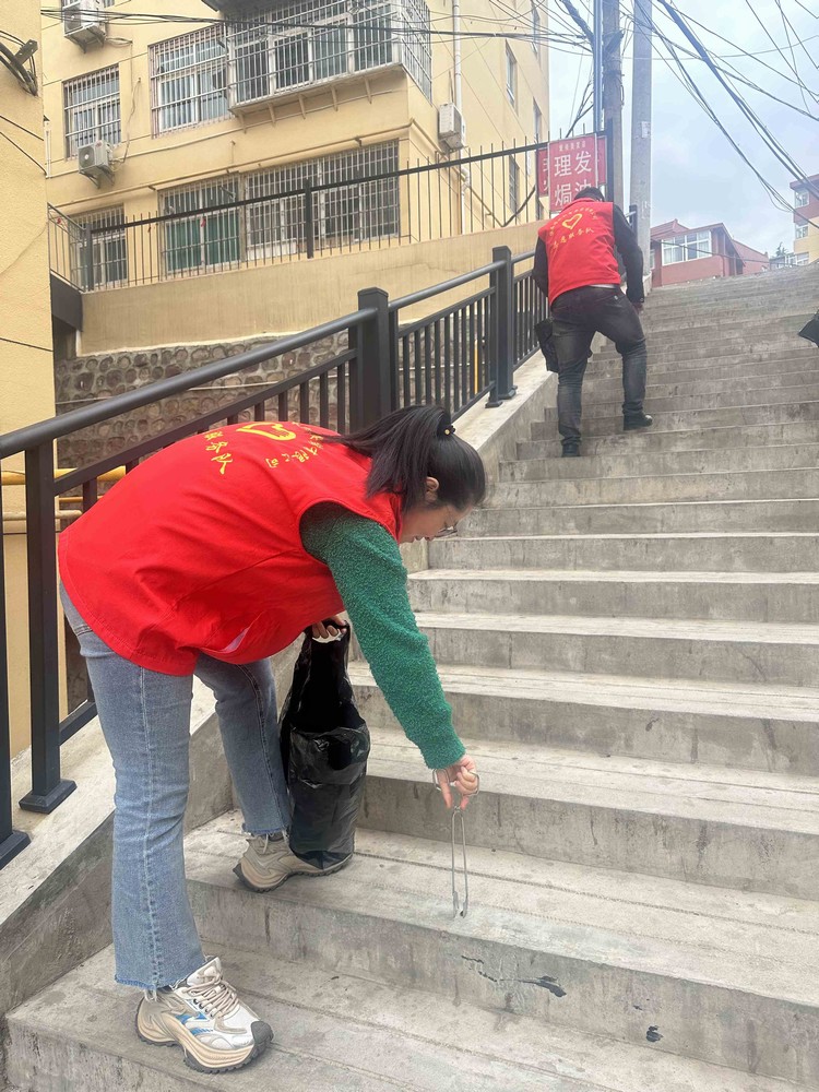 陜煤建設(shè)機(jī)電安裝公司：志愿服務(wù)迎“五一”，文明與愛(ài)齊傳遞